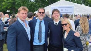 Pablo de Grecia y su mujer, Marie Chantal, durante su visita al internado donde estudia su hijo Arístides.