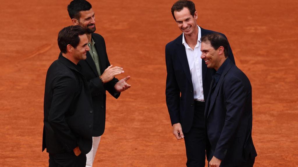 Nadal, Djokovic, Federer y Murray, juntos en el centro de la pista.