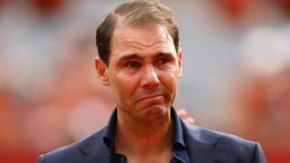 Rafa Nadal muy emocionado en su homenaje en Roland Garros.