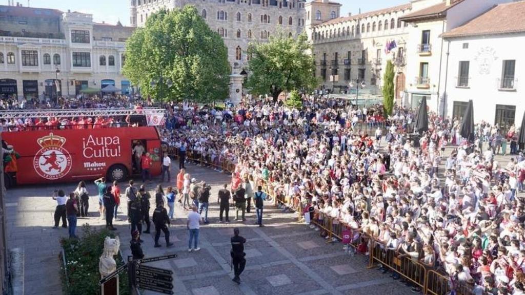 Recibimiento a la plantilla de la Cultural y Deportiva Leonesa