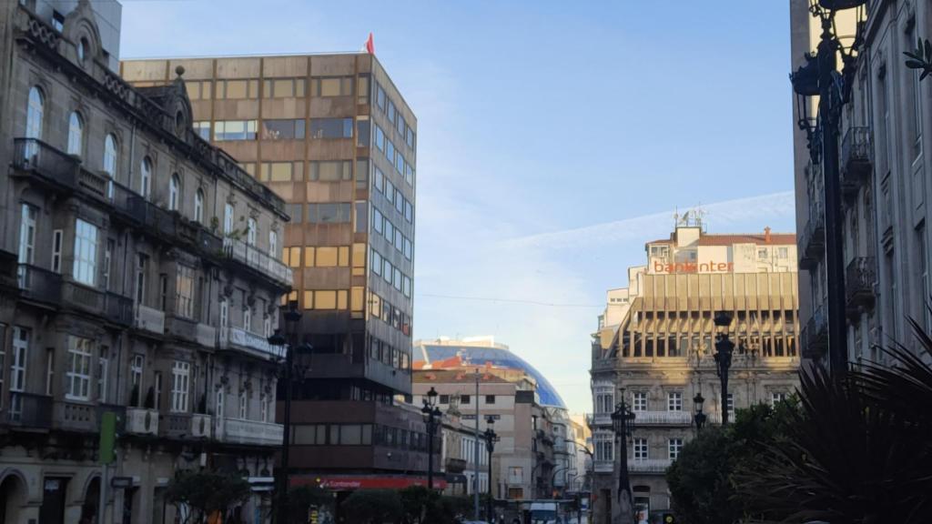 Cielo despejado en el centro de Vigo, a día 26 de mayo de 2025