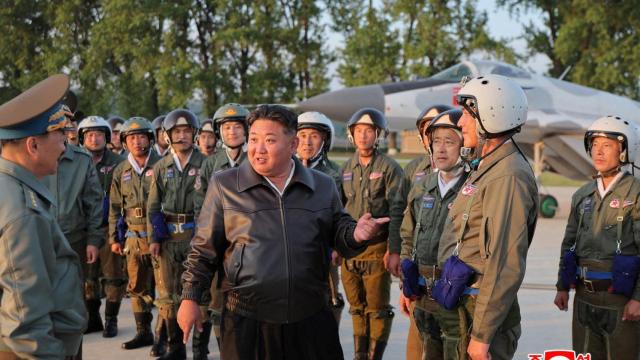 Kim Jon-un junto a un grupo de militares el pasado 16 de mayo.