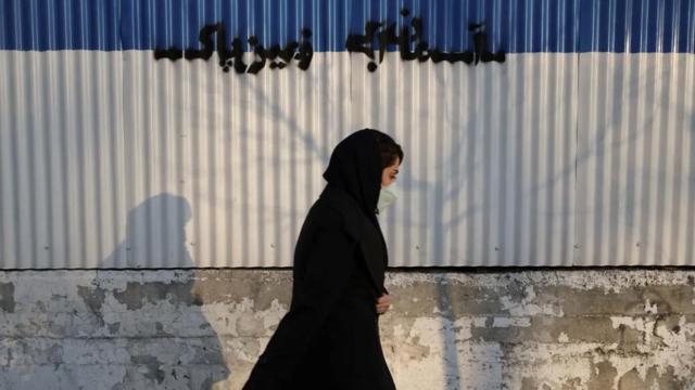 Una mujer cubierta con un velo, en una imagen de archivo.