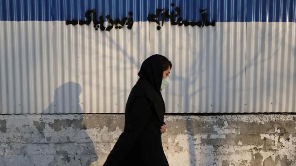 Una mujer cubierta con un velo, en una imagen de archivo.
