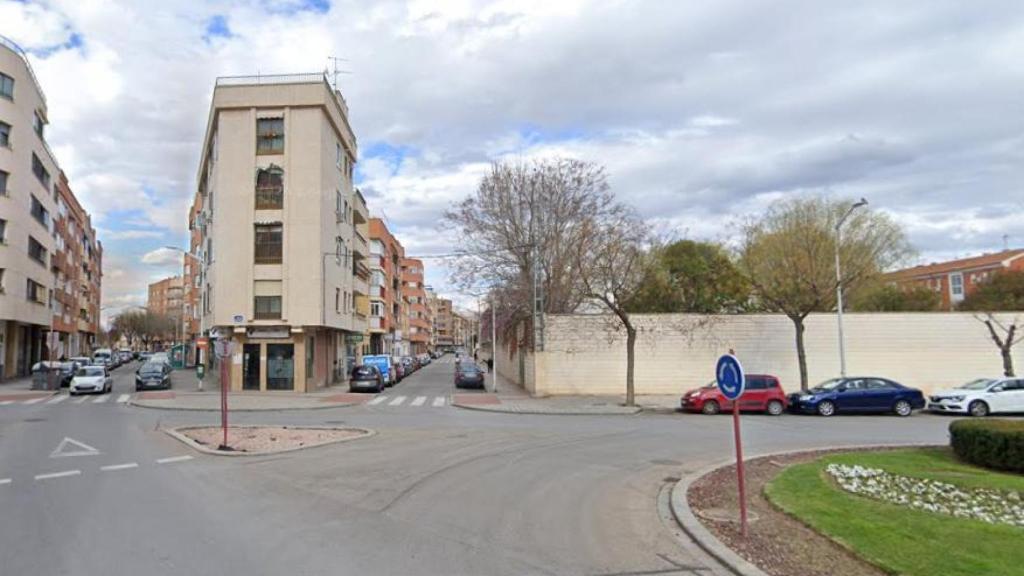 Rotonda en la que se ha producido el vuelco. Foto: Google