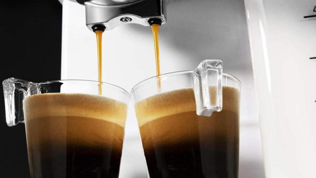 Café molido y cápsulas: esta es la cafetera de Cecotec más buscada porque se adapta a toda la familia ¡y con descuento!