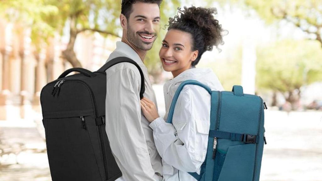 Si vas a viajar este verano, estás de suerte: Amazon ha vuelto a rebajar la mochila de viaje con la que no tendrás que facturar