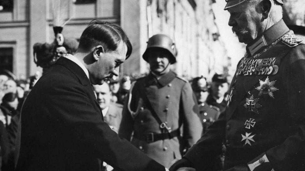 La cesión de Hindenburg a Hitler. Foto: Rubén Vique