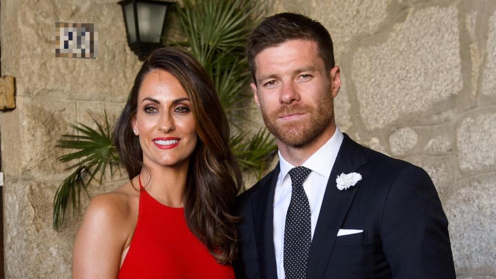 Nagore Aranburu junto a su marido, Xabi Alonso, en una imagen de archivo.