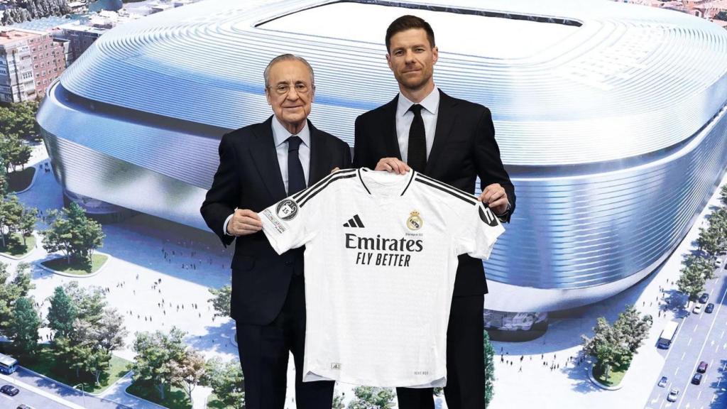 Xabi Alonso, en su presentación con el Real Madrid junto a Florentino Pérez