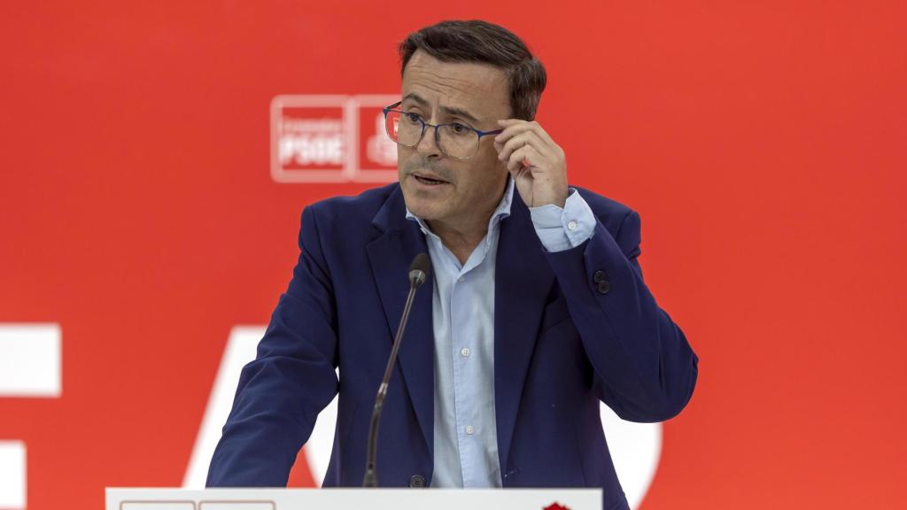 El secretario general del PSOE de Extremadura, este lunes.