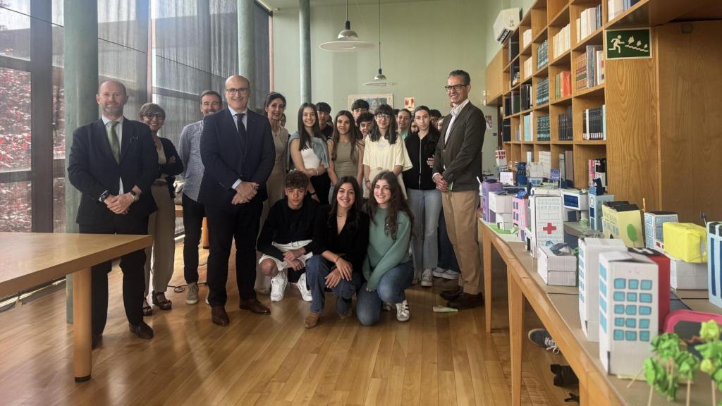 Foto de familia de los alumnos de la Santísima Trinidad