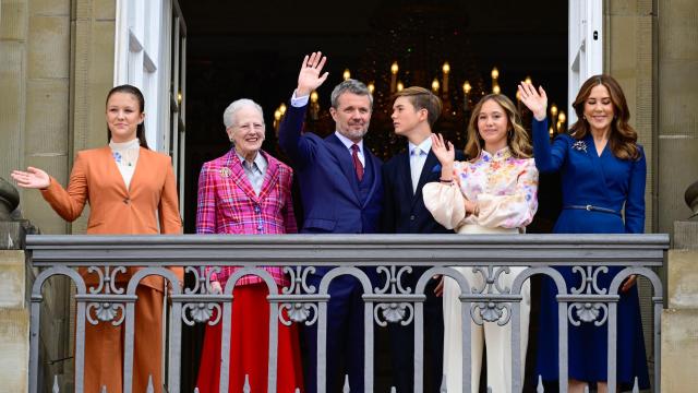 Federico X junto a su familia, este lunes, 26 de mayo, en el balcón de Amalienborg.