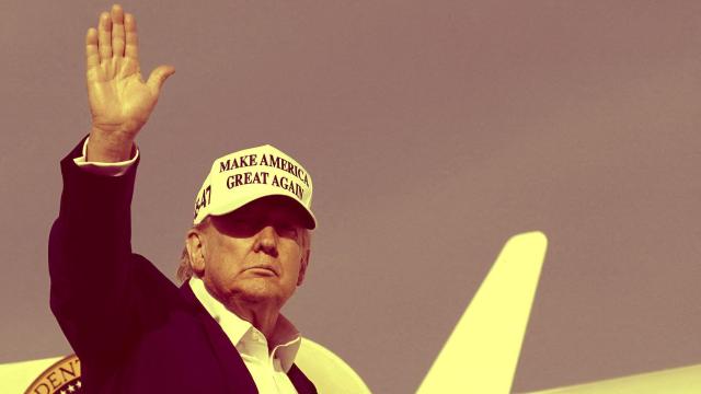 El presidente de Estados Unidos, Donald Trump, instantes antes de entrar en el Air Force One.