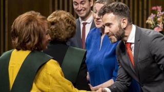 El rector David García, la vicepresidenta, Isabel Blanco, y el alcalde de Medina de Rioseco, David Esteban, en una Graduación de la Universidad de la Experiencia anterior.