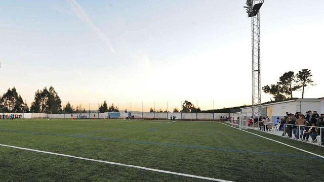 Campo de fútbol de Os Pinares, en Cambre.