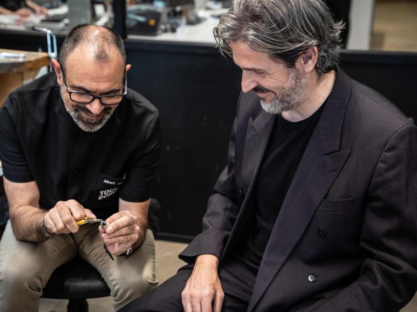 Albert Alberola y Rubén Fernández-Costa, en el taller de TOUS.