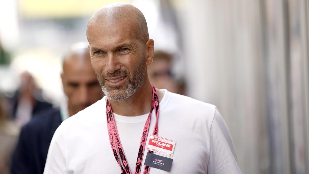 Zinedine Zidane en el paddock durante el GP de Mónaco.