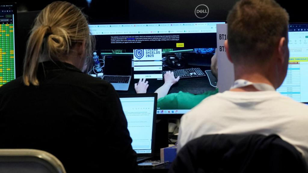Ejercicio internacional de ciberdefensa con fuego real Locked Shields 2025 en Tallin.