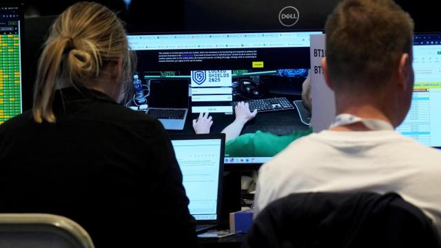 Ejercicio internacional de ciberdefensa con fuego real Locked Shields 2025 en Tallin.