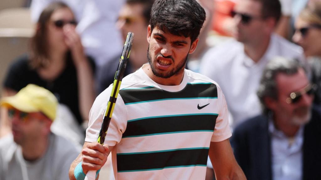 Carlos Alcaraz, durante su debut en Roland Garros 2025