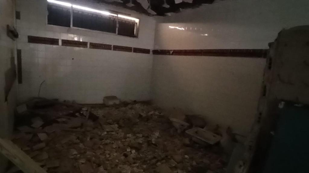 Estado actual del vestuario del IES Juan Sebastián Elcano, según el AMPA.