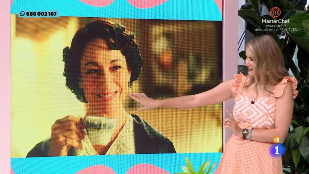 Alba Carrillo analizando una secuencia de 'La Promesa' en 'La familia de la tele'.