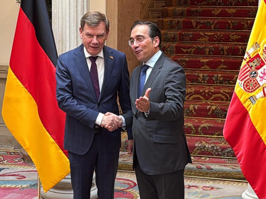 El ministro de Asuntos Exteriores, José Manuel Albares (d) y su homólogo alemán, Johann David Wadephul, este lunes en Madrid.