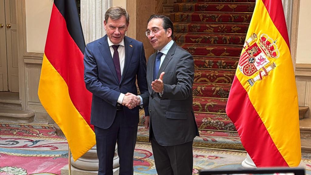 El ministro de Asuntos Exteriores, José Manuel Albares (d) y su homólogo alemán, Johann David Wadephul, este lunes en Madrid.