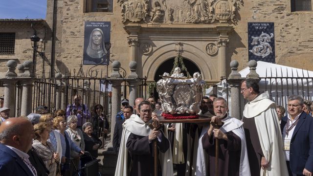 Traslado del cuerpo de Santa Teresa de Jesús a su sepulcro en Alba de Tormes