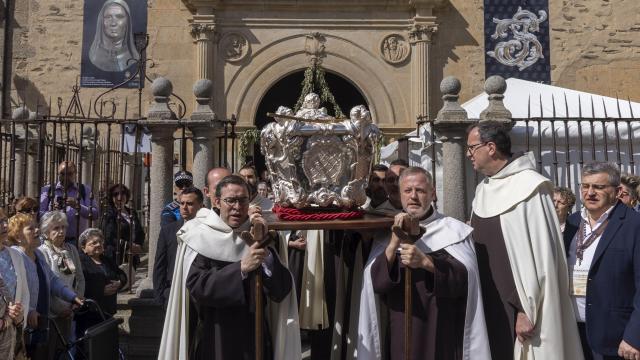 Traslado del cuerpo de Santa Teresa de Jesús a su sepulcro en Alba de Tormes