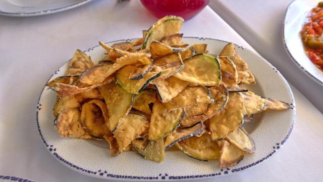 Una ración de berenjenas fritas