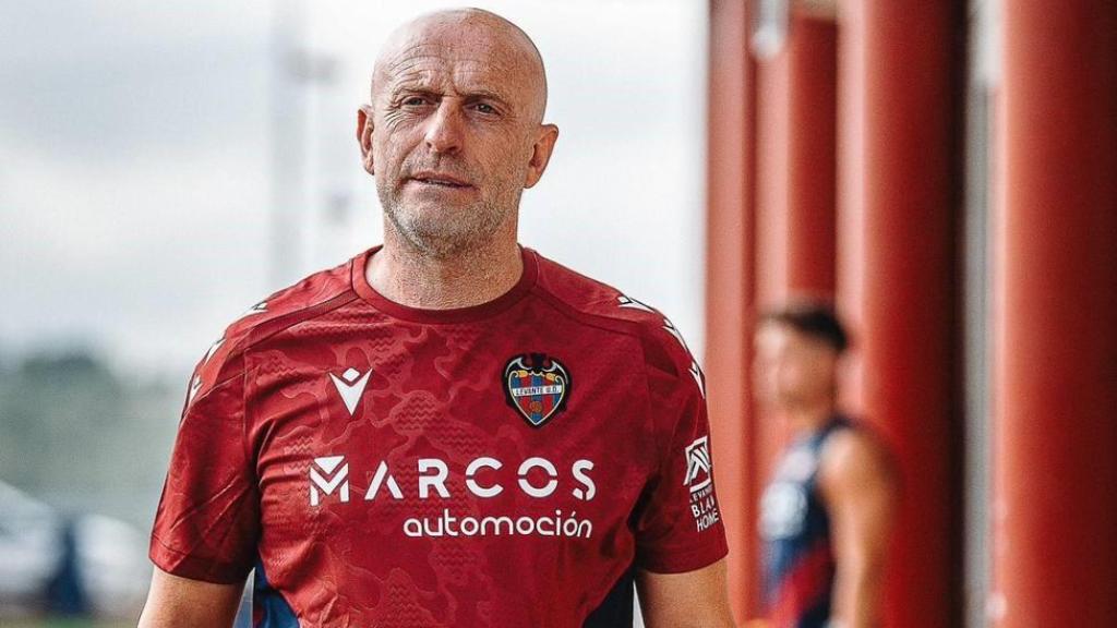 Julián Calero, entrenador del UD Levante
