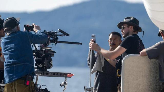 El Google Pixel 10 durante la grabación de su anuncio oficial