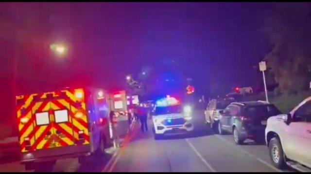 Varios equipos de emergencia este lunes en los alrededores del Parque Fairmount de Filadelfia, donde tuvo lugar el tiroteo.