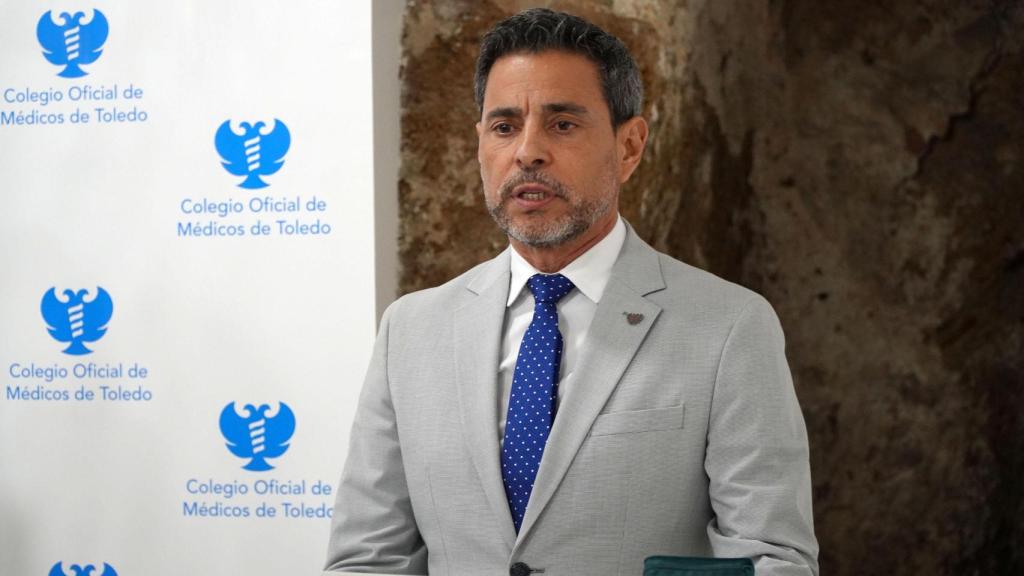 Raúl Calvo junto a la nueva junta directiva.