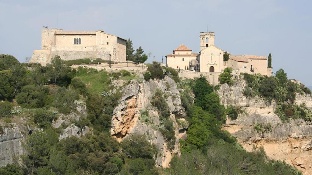 El pueblo famoso por su cava donde mejor se come en Barcelona, según ChatGPT