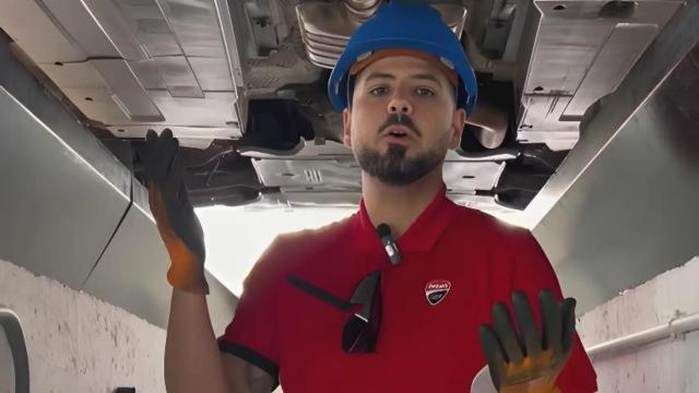 Pedro Bastida, mecánico y técnico de la ITV.