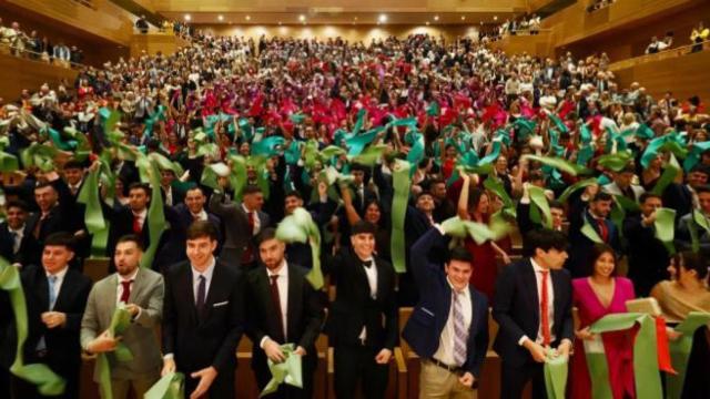 Imagen de un acto de graduación.