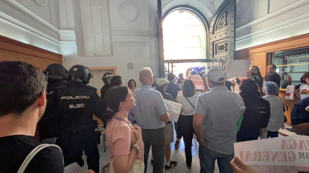 Ocupación de la sede de la CEV. EE