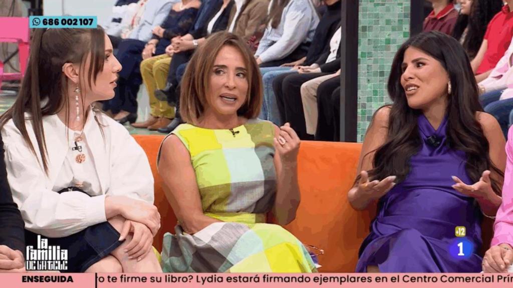 Inés Hernand, María Patiño e Isa Pantoja en 'La familia de la tele'.