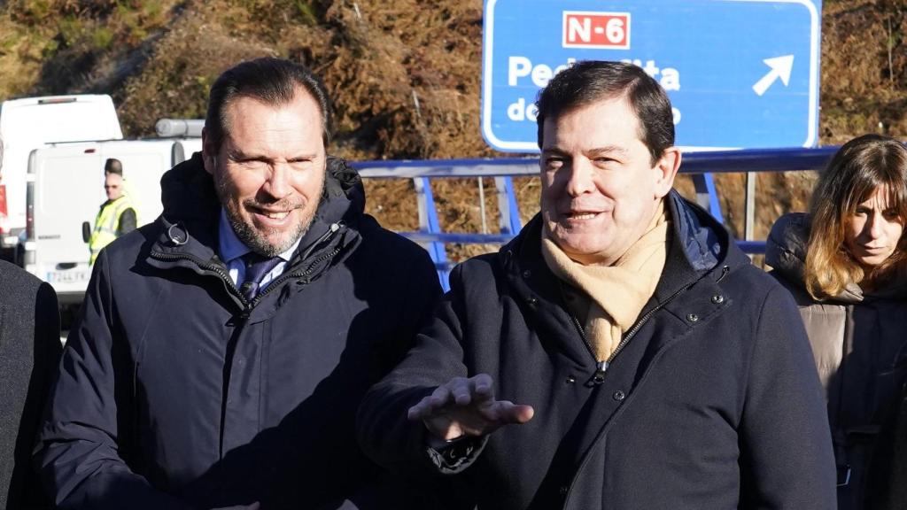 El ministro de Transportes, Óscar Puente, y el presidente de la Junta, Alfonso Fernández Mañueco, en imagen de archivo