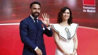 Carvajal, tras recibir la Medalla de Oro, junto a Isabel Díaz Ayuso