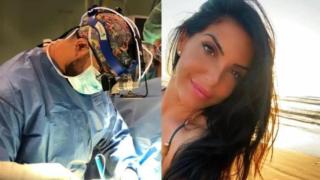 El cirujano cardiovascular Javier A. M., durante una intervención, junto a una imagen de la difunta Sara Gómez.