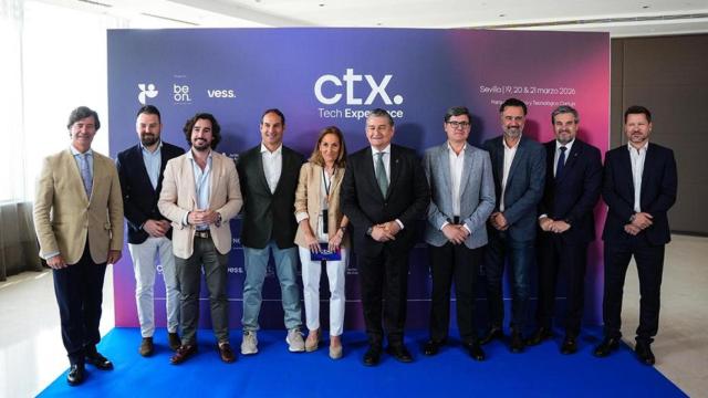 El consejero de la Presidencia,El consejero Antonio Sanz, en el centro, con el resto de impulsores del evento, durante el acto de presentación de CTx.