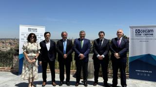 Ángel Nicolás rodeado de los cinco vicepresidentes de CECAM.