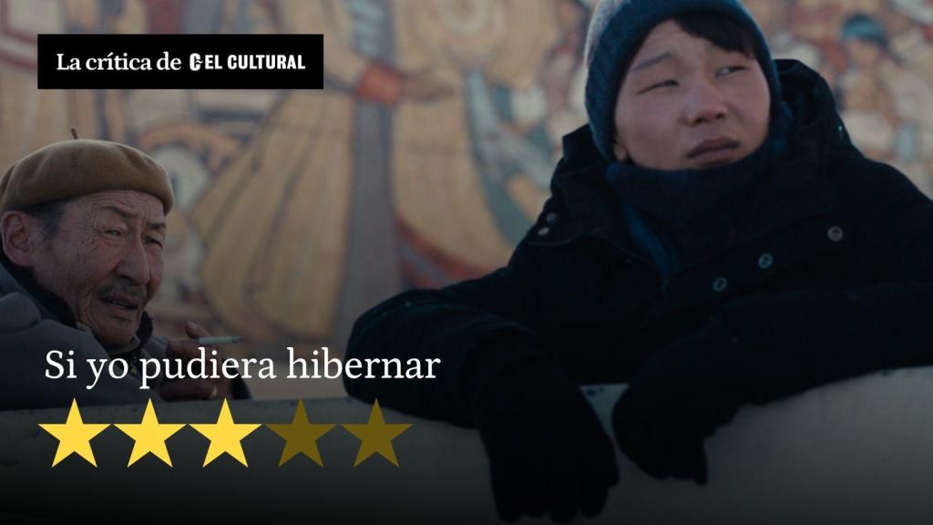 Battsooj Uurtsaikh, a la derecha, interpreta a Ulzii