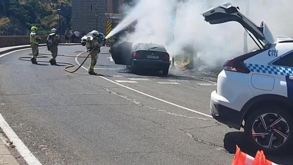 Incendio de un turismo en Toledo.