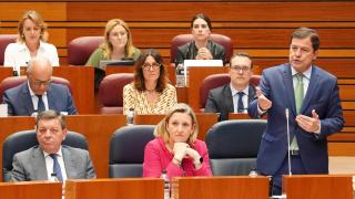 El presidente de la Junta de Castilla y León, Alfonso Fernández Mañueco, durante el pleno de las Cortes de este martes