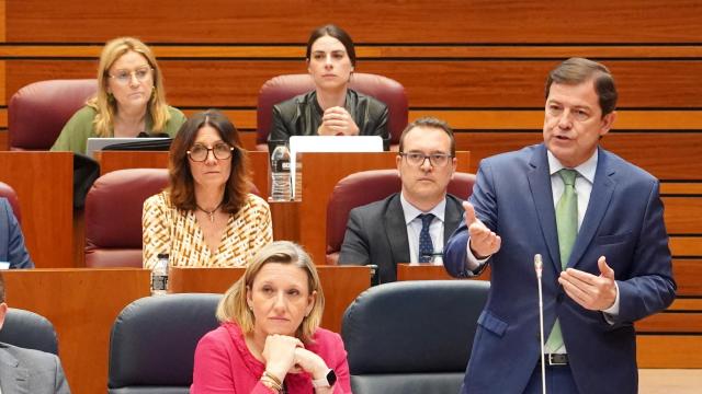 El presidente de la Junta de Castilla y León, Alfonso Fernández Mañueco, durante el pleno de las Cortes de este martes